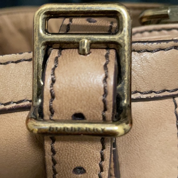 EXTREMELY RARE Burberry tan leather crossbody bag - Picture 8 of 16
